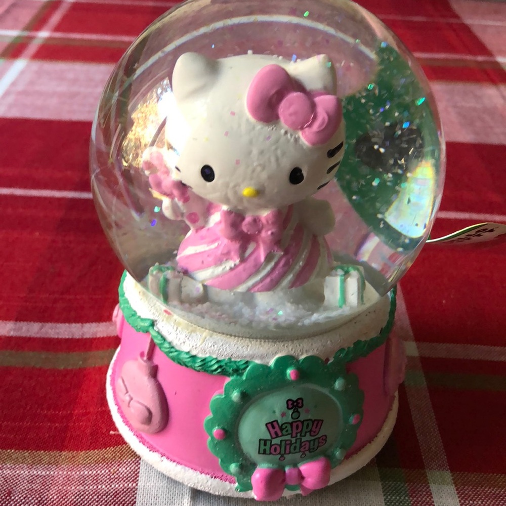 Hello Kitty 2019 Holiday Snow Globe